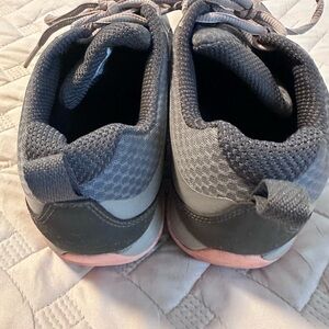 Size 6.5 hiking sneaker